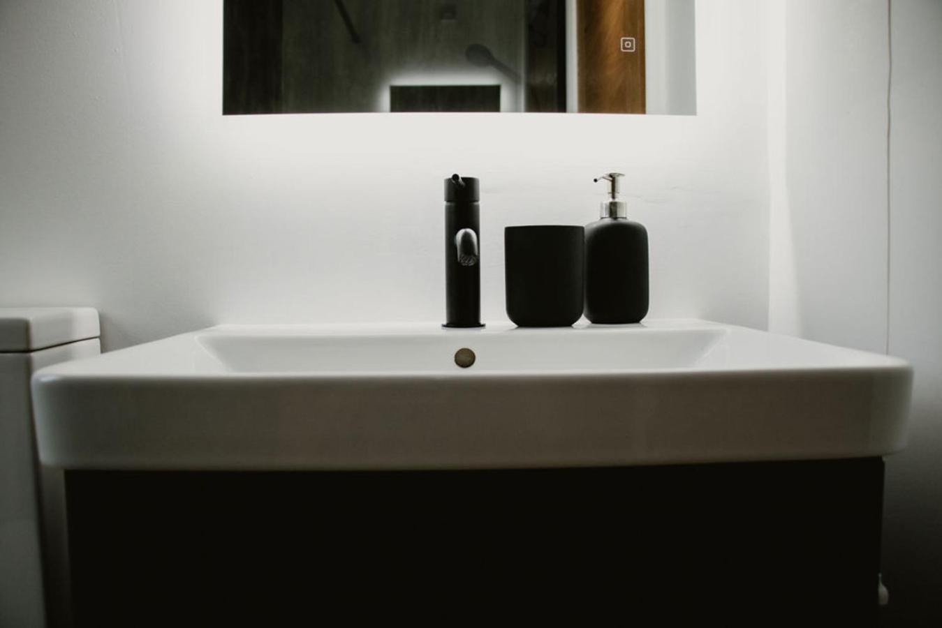 Luxury 2 Bedroom Glamping Pod With Hot Tub At Aganmore Farm Glamping - Pod 2 巴利卡斯尔 外观 照片