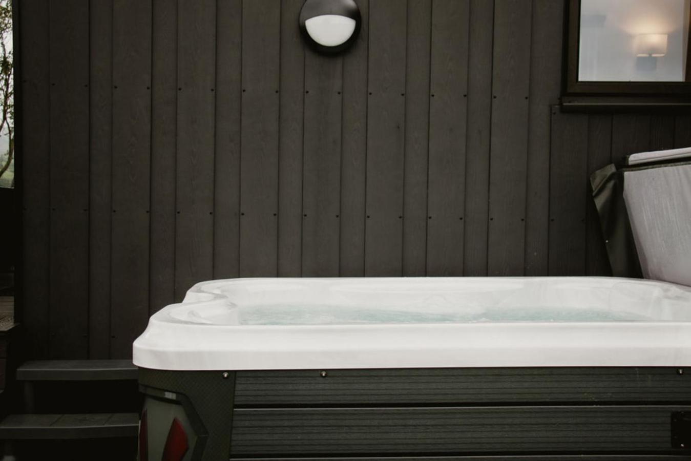 Luxury 2 Bedroom Glamping Pod With Hot Tub At Aganmore Farm Glamping - Pod 2 巴利卡斯尔 外观 照片